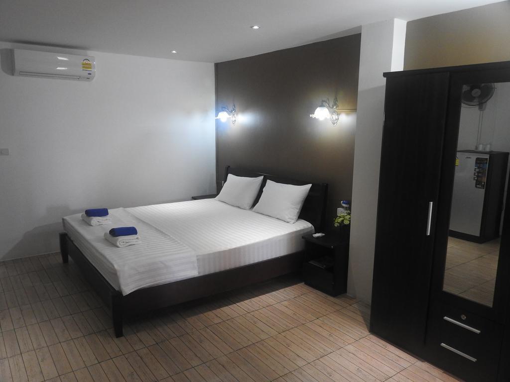 Allstar Guesthouse Karon Екстер'єр фото