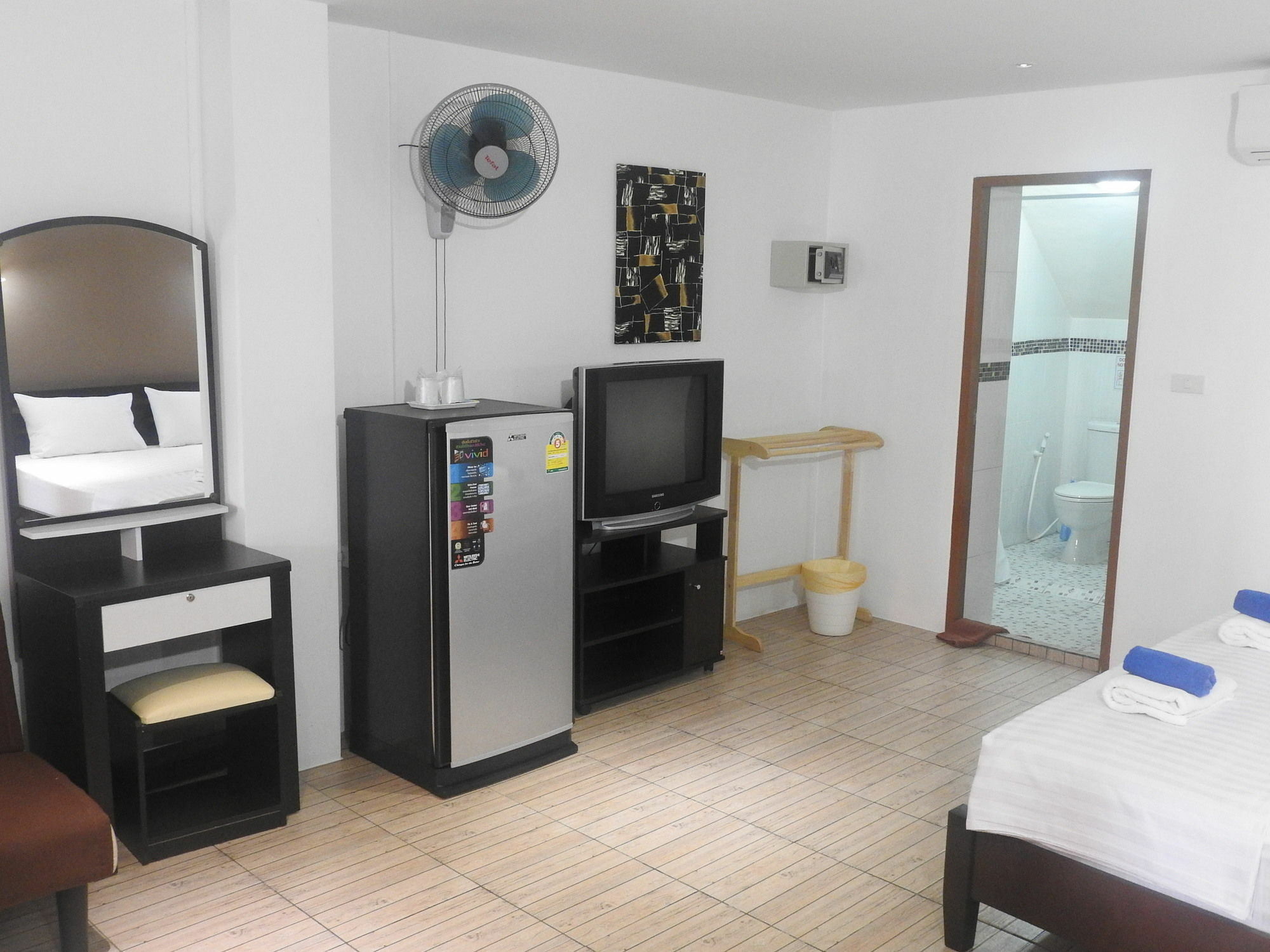 Allstar Guesthouse Karon Екстер'єр фото