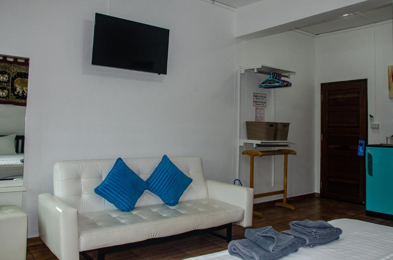 Allstar Guesthouse Karon Екстер'єр фото