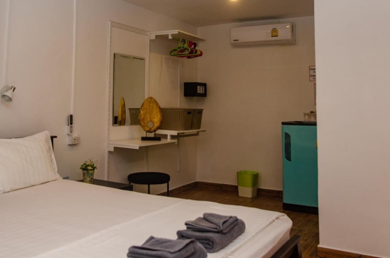 Allstar Guesthouse Karon Екстер'єр фото
