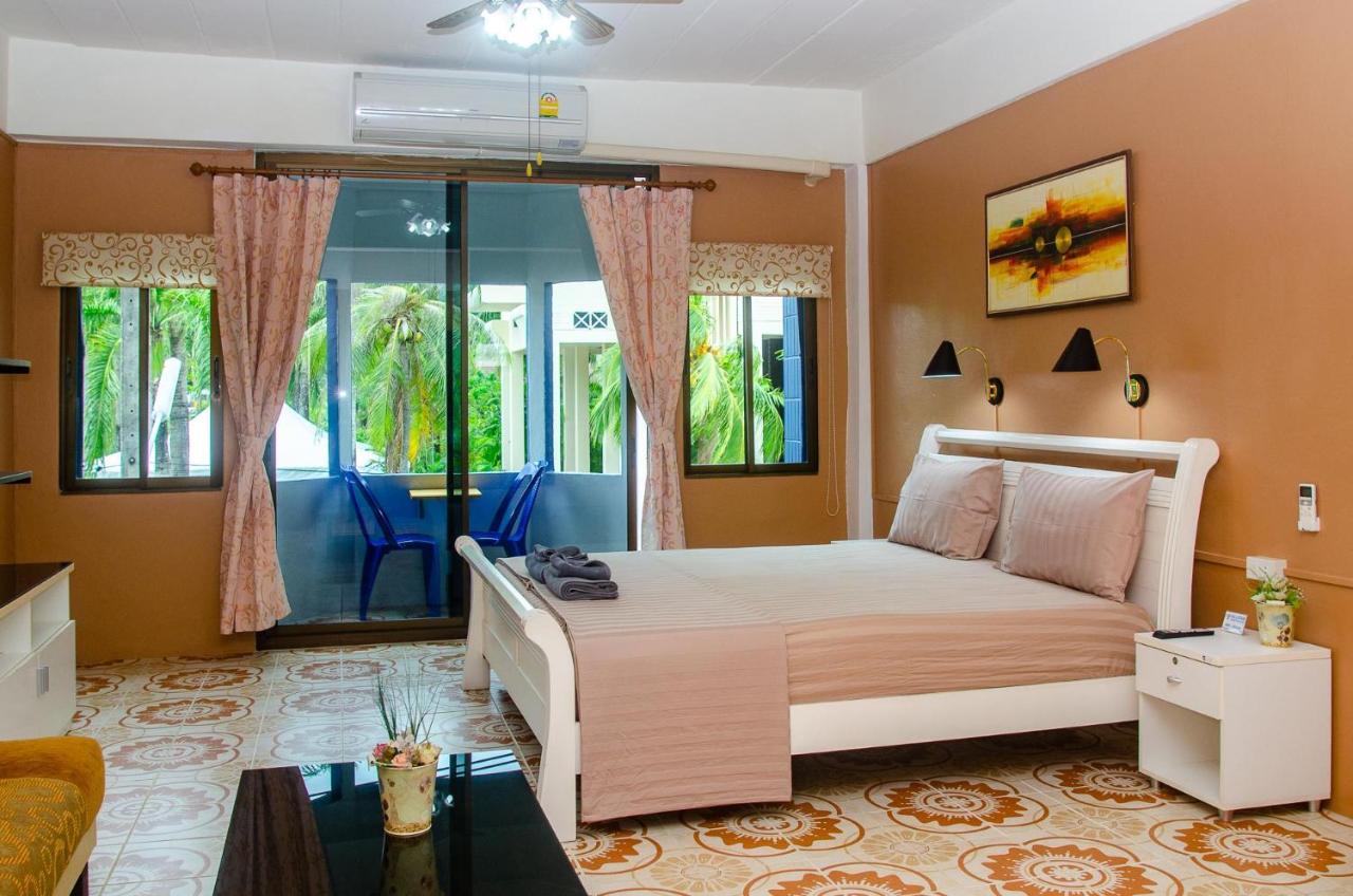 Allstar Guesthouse Karon Екстер'єр фото