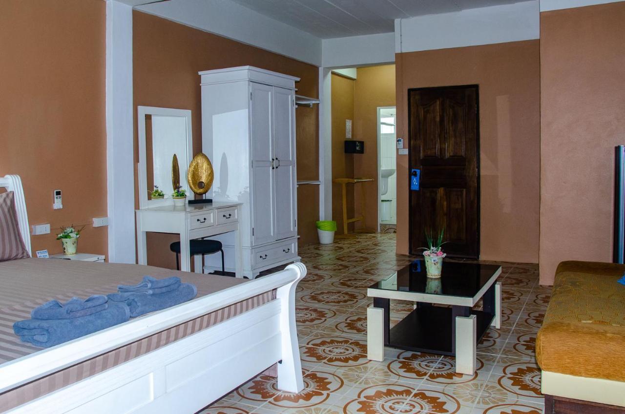 Allstar Guesthouse Karon Екстер'єр фото